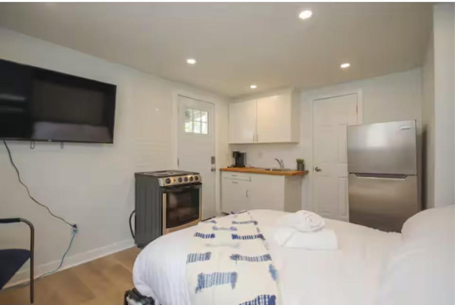Montfort Apartment *